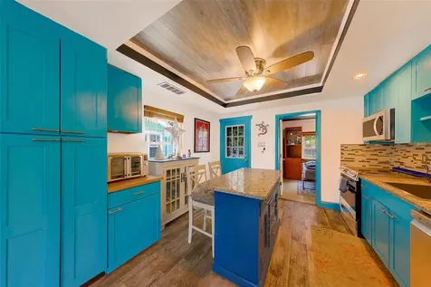 636 37th Avenue S St Petersburg FL 33705