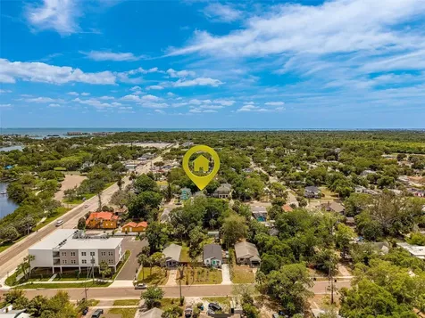 636 37th Avenue S St Petersburg FL 33705
