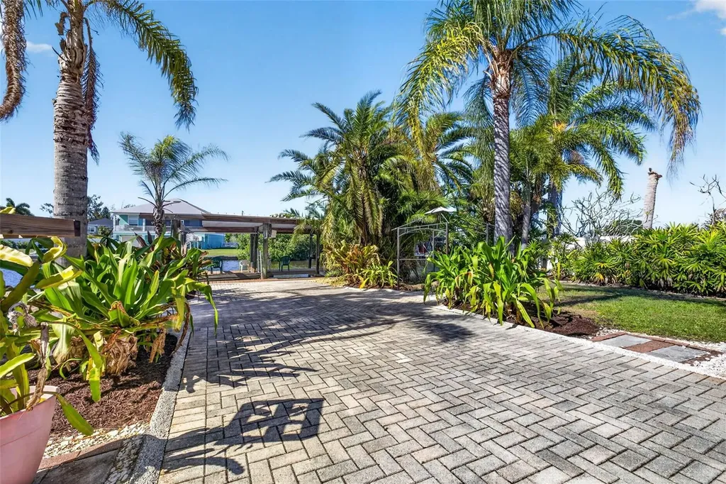 821 Blue Heron Boulevard Ruskin FL 33570