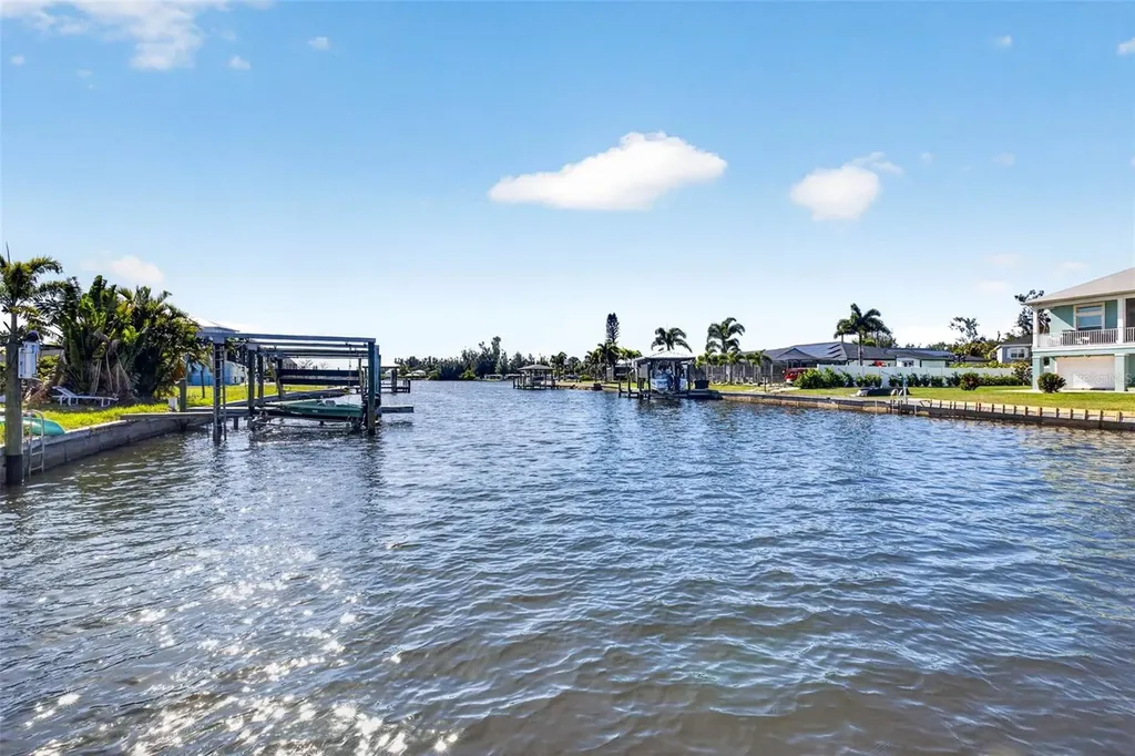 821 Blue Heron Boulevard Ruskin FL 33570