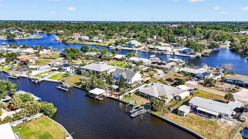 821 Blue Heron Boulevard Ruskin FL 33570