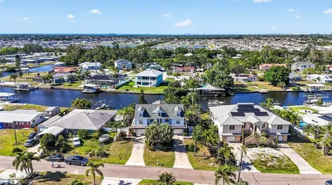 821 Blue Heron Boulevard Ruskin FL 33570