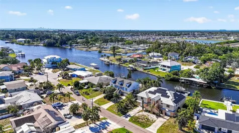 821 Blue Heron Boulevard Ruskin FL 33570