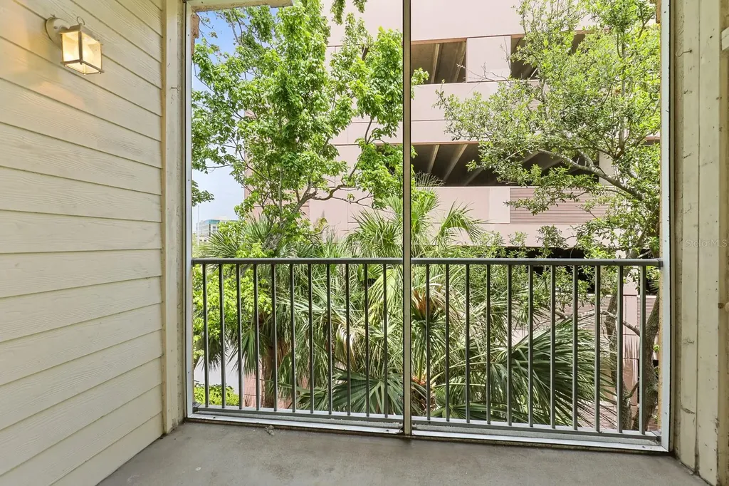 5302 Bay Club Circle Tampa FL 33607
