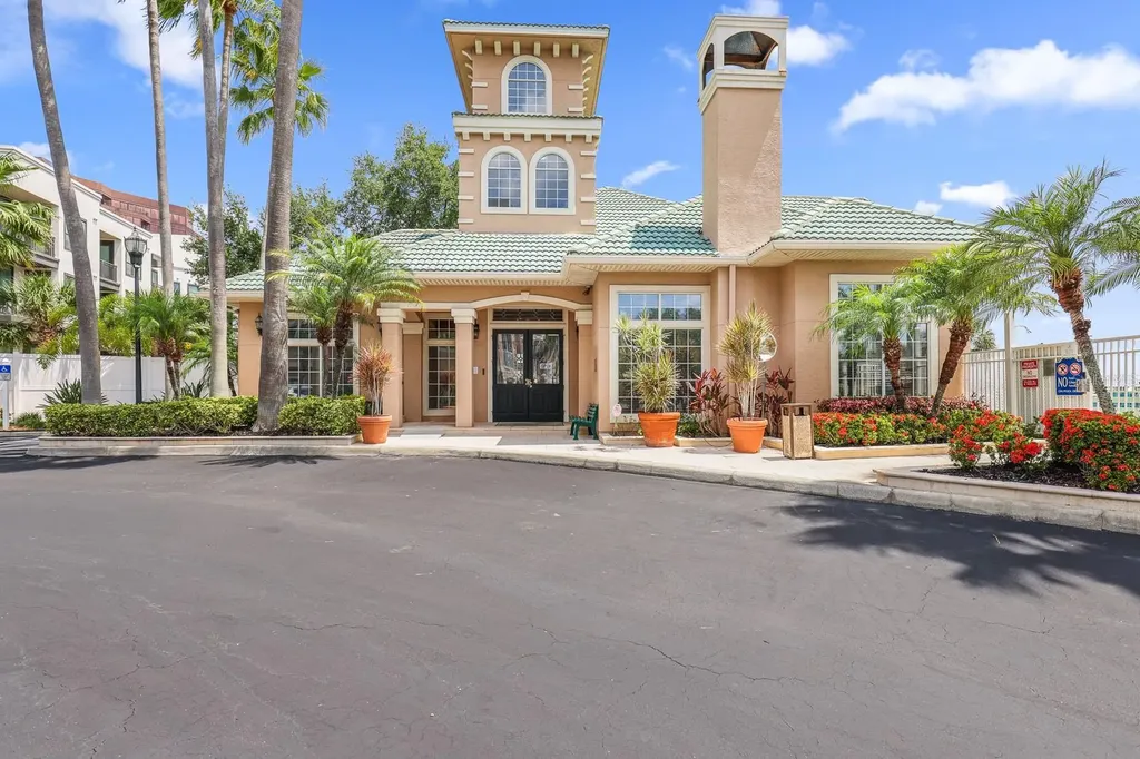 5302 Bay Club Circle Tampa FL 33607