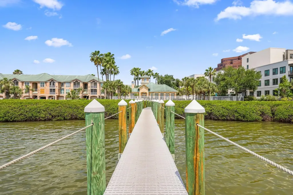 5302 Bay Club Circle Tampa FL 33607