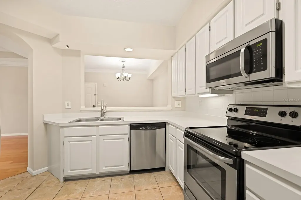 5302 Bay Club Circle Tampa FL 33607
