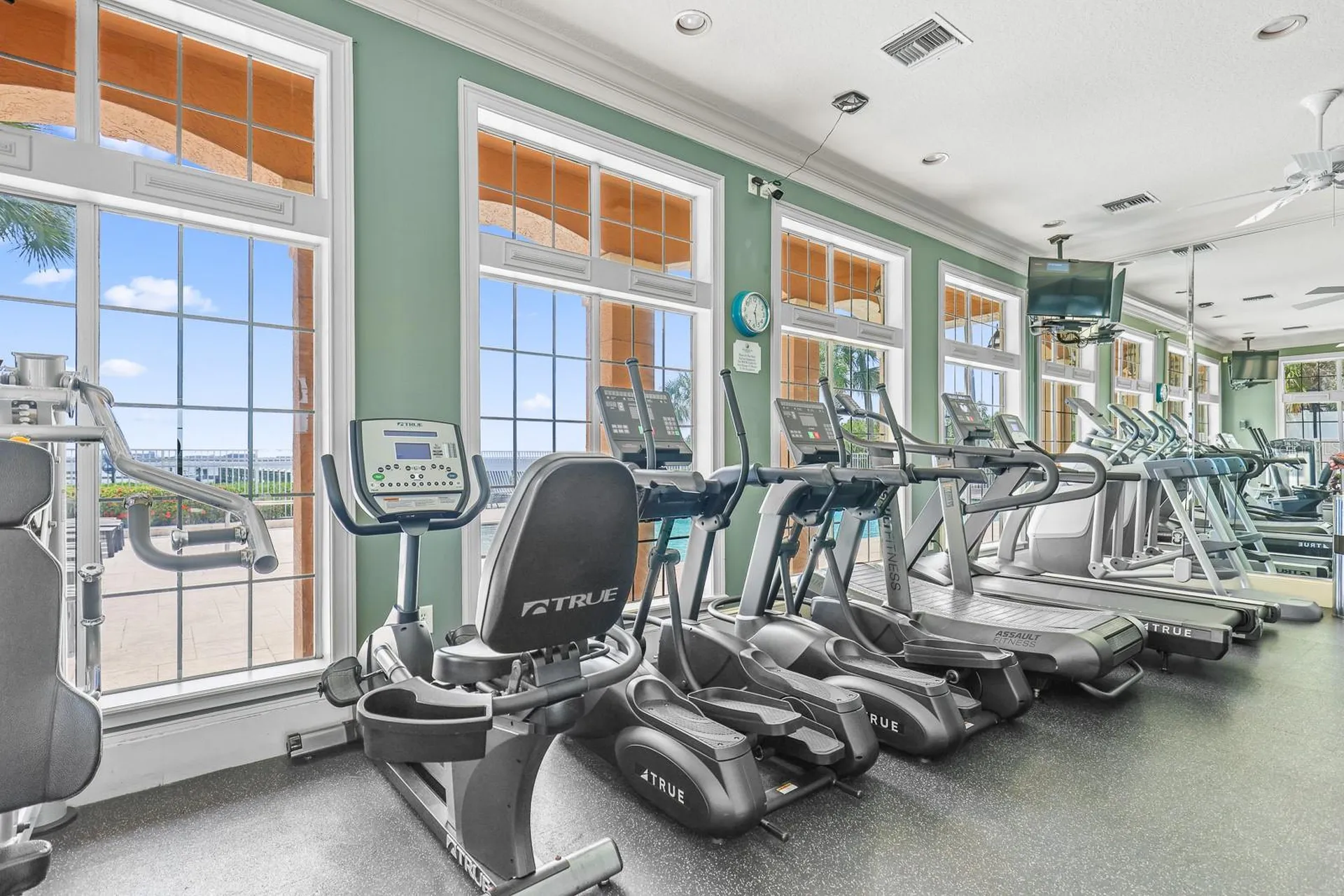 5302 Bay Club Circle Tampa FL 33607