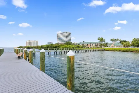 5302 Bay Club Circle Tampa FL 33607