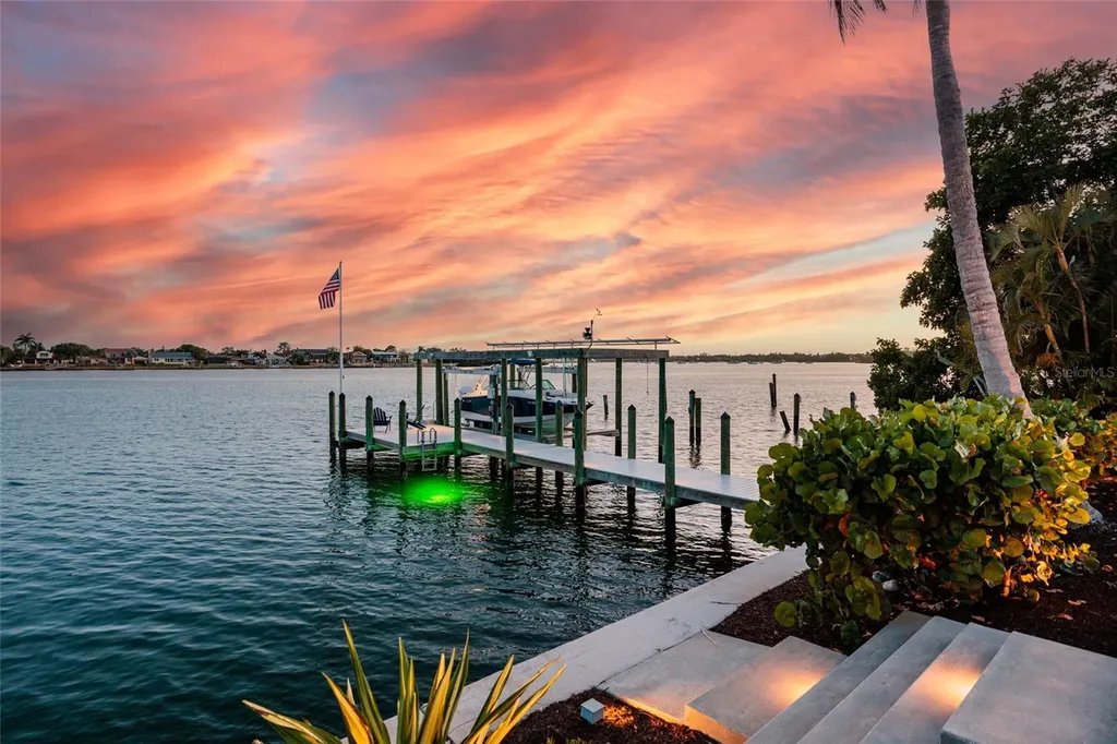 360 26th Avenue SE St Petersburg FL 33705