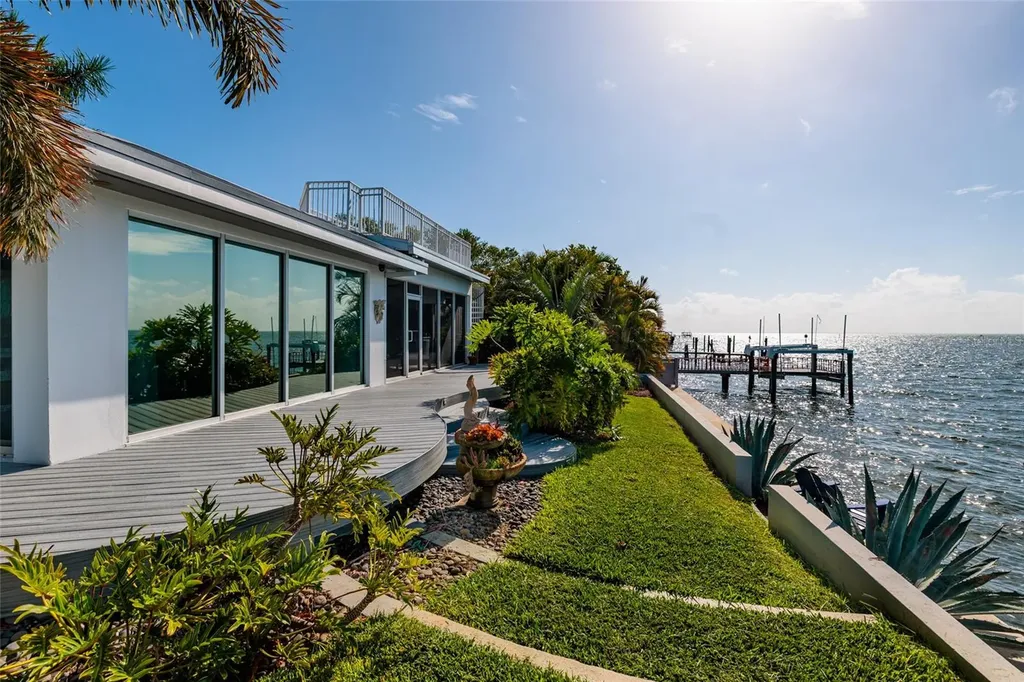 360 26th Avenue SE St Petersburg FL 33705