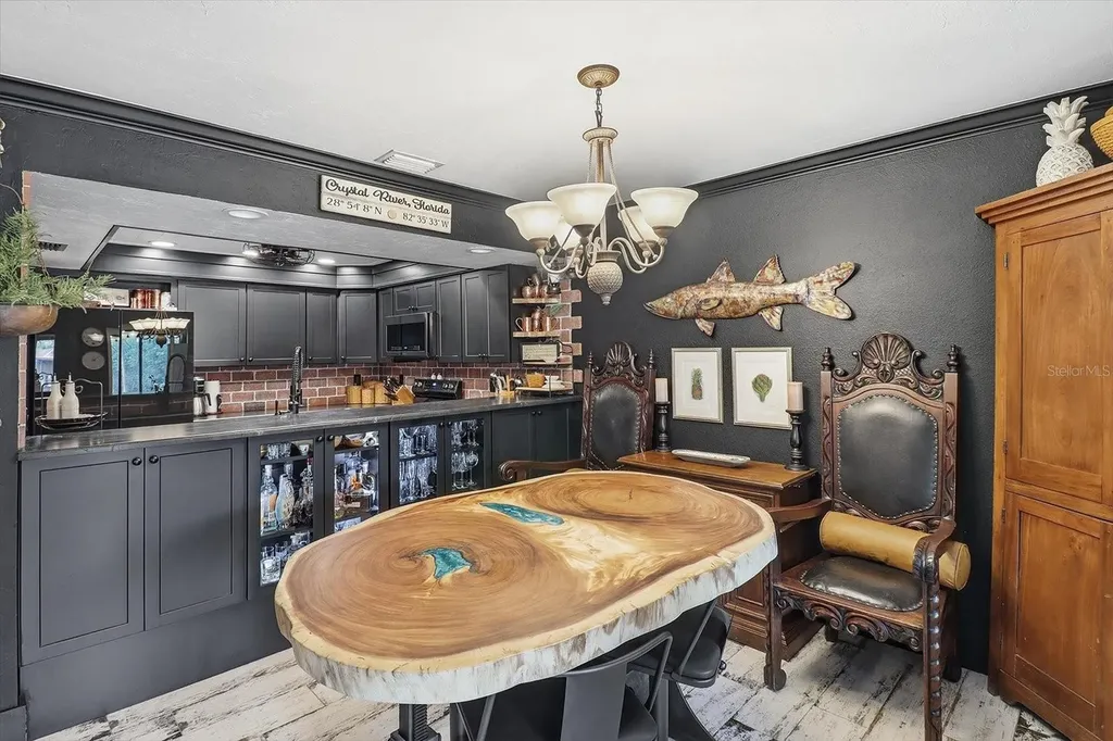 1637 SE Paradise Circle Crystal River FL 34429