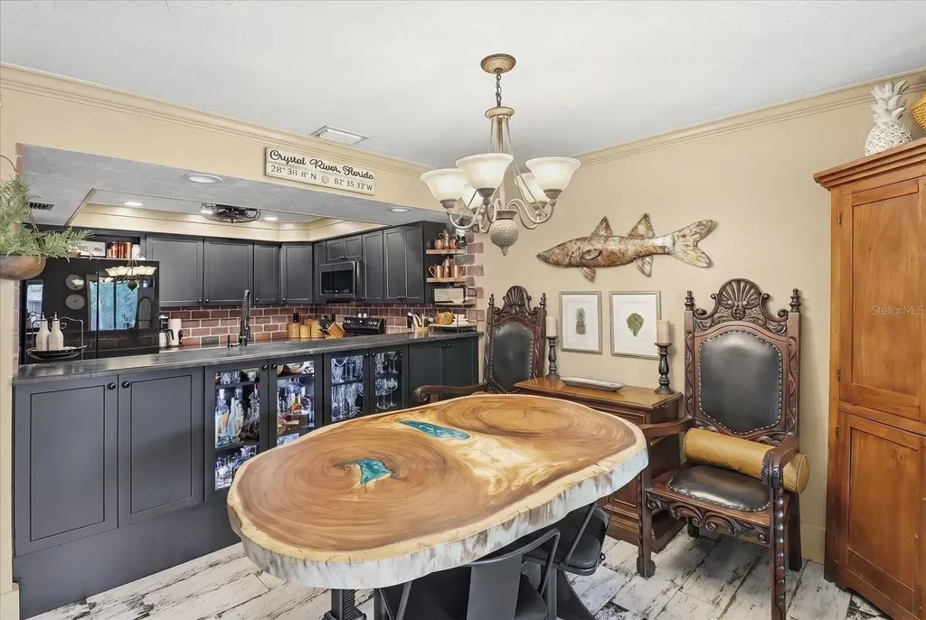 1637 SE Paradise Circle Crystal River FL 34429