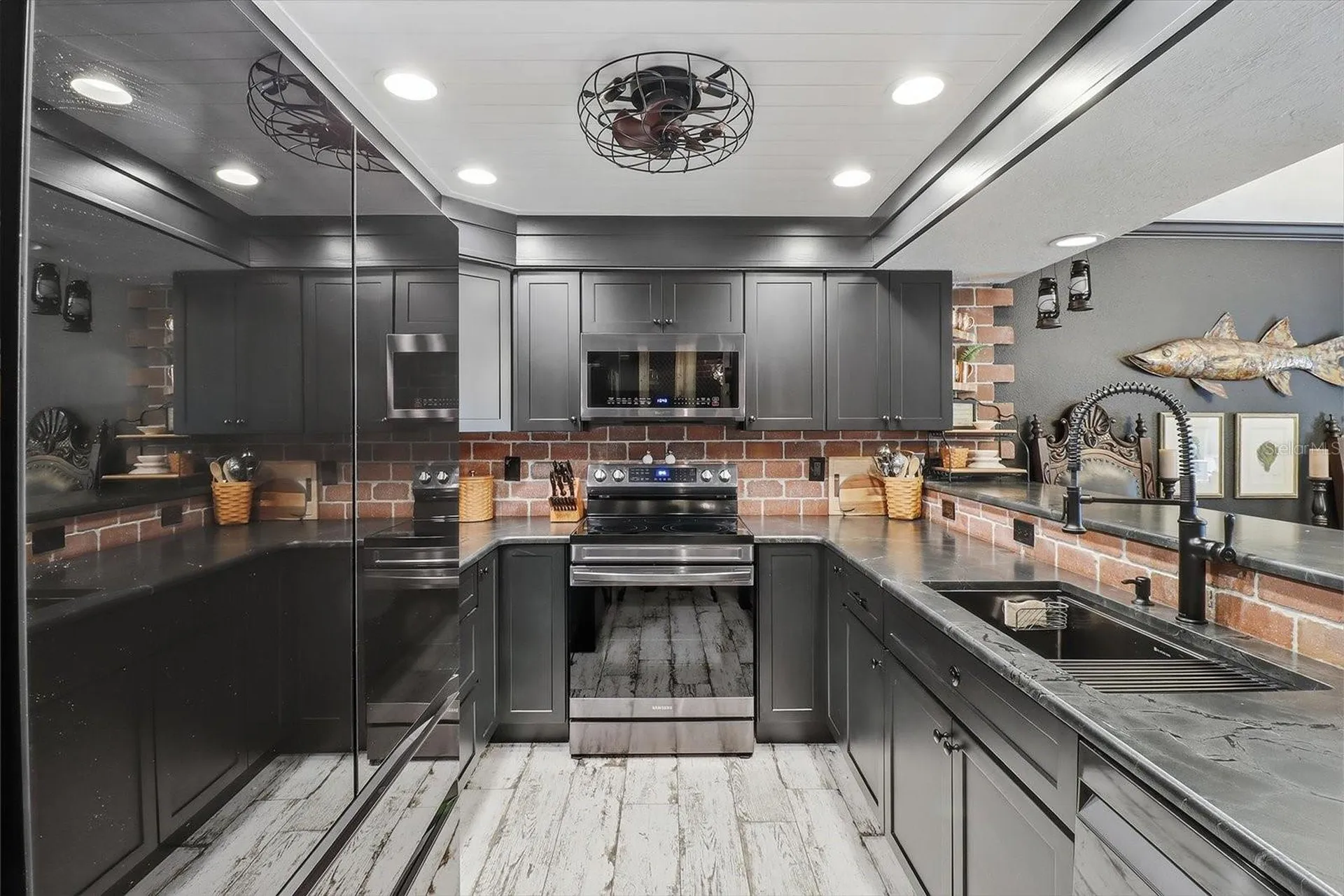 1637 SE Paradise Circle Crystal River FL 34429