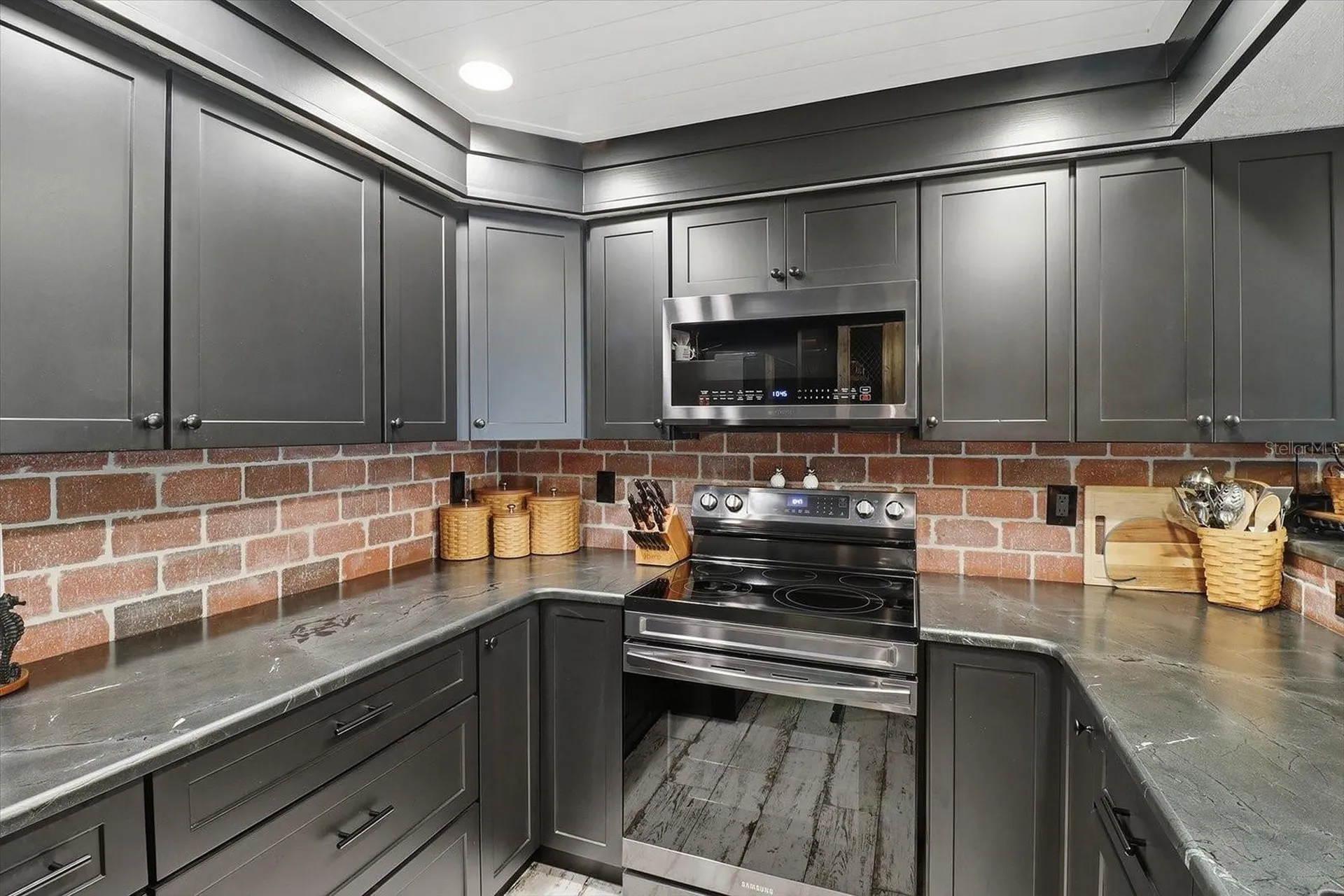 1637 SE Paradise Circle Crystal River FL 34429