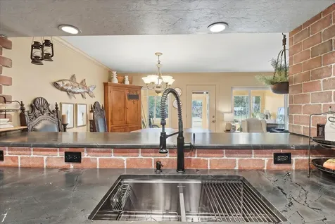 1637 SE Paradise Circle Crystal River FL 34429