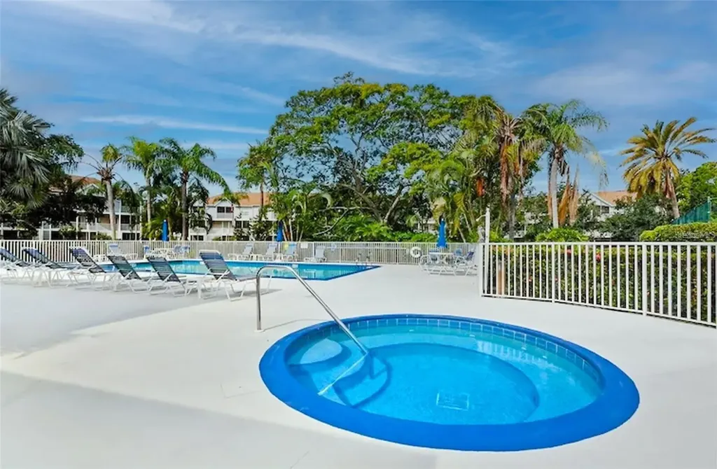 850 S Tamiami Trail Sarasota FL 34236