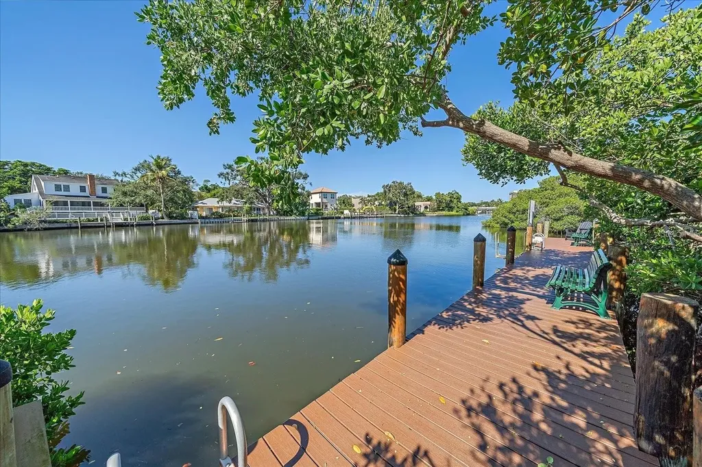 850 S Tamiami Trail Sarasota FL 34236