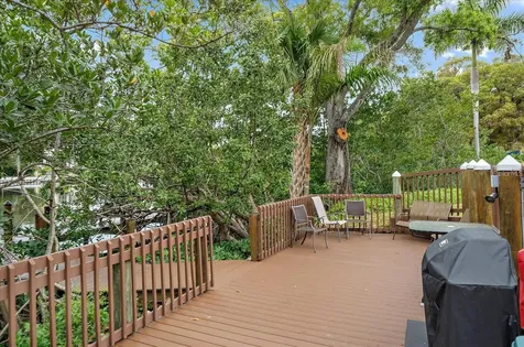 850 S Tamiami Trail Sarasota FL 34236
