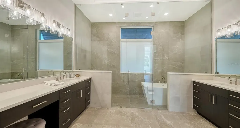 558 Venice Lane Sarasota FL 34242