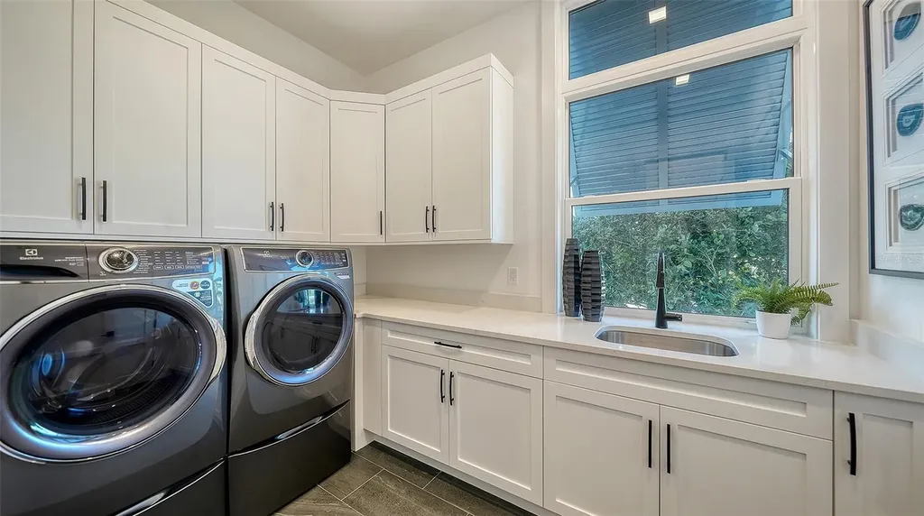558 Venice Lane Sarasota FL 34242