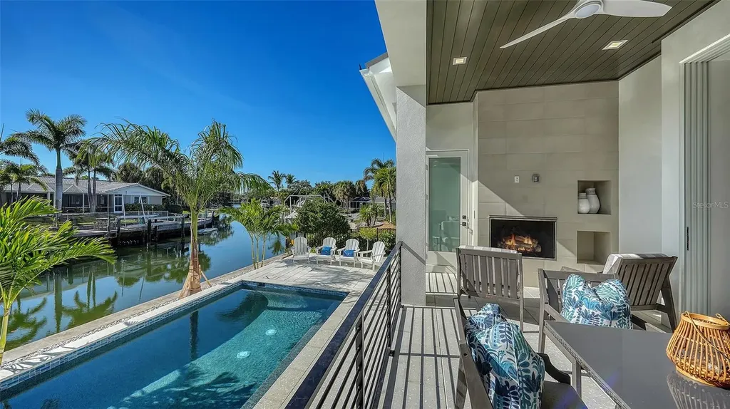 558 Venice Lane Sarasota FL 34242