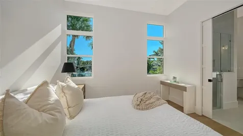 558 Venice Lane Sarasota FL 34242