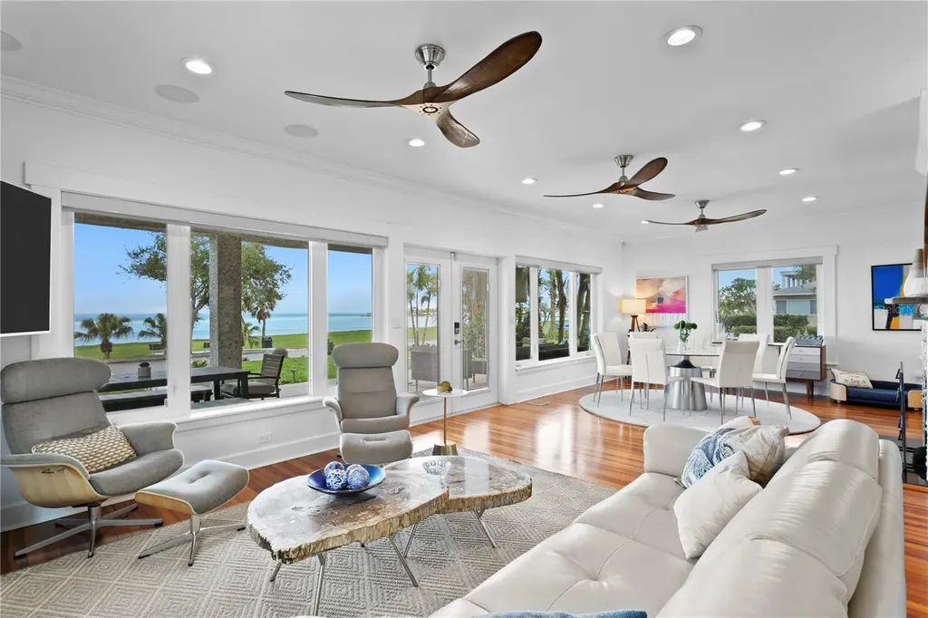 1803 Beach Drive SE St Petersburg FL 33705