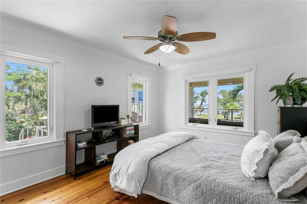 1803 Beach Drive SE St Petersburg FL 33705