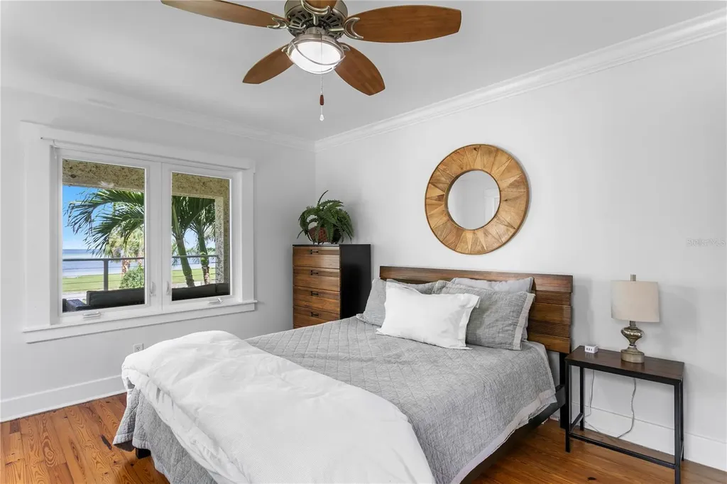 1803 Beach Drive SE St Petersburg FL 33705