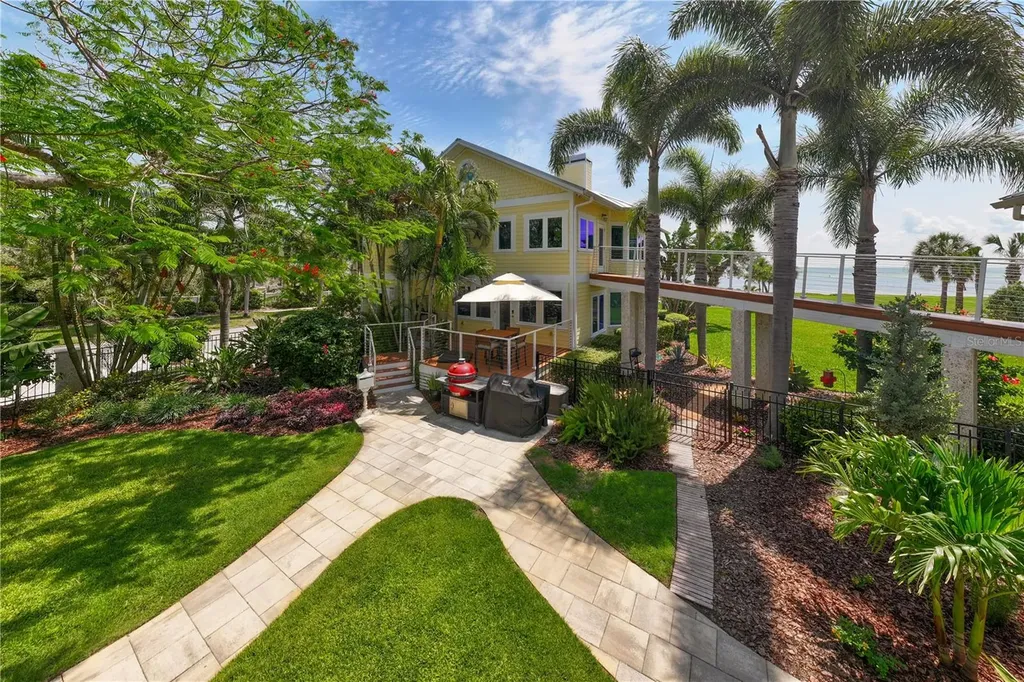 1803 Beach Drive SE St Petersburg FL 33705