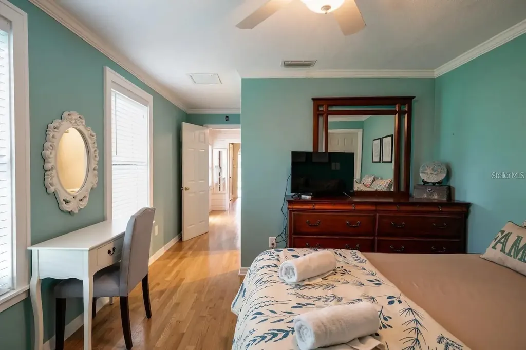 1501 29th Avenue N St Petersburg FL 33704