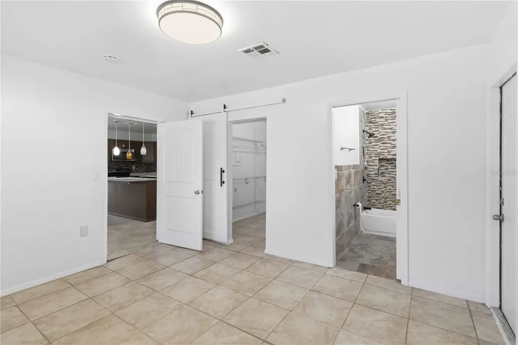 38308 Collins Avenue Zephyrhills FL 33542