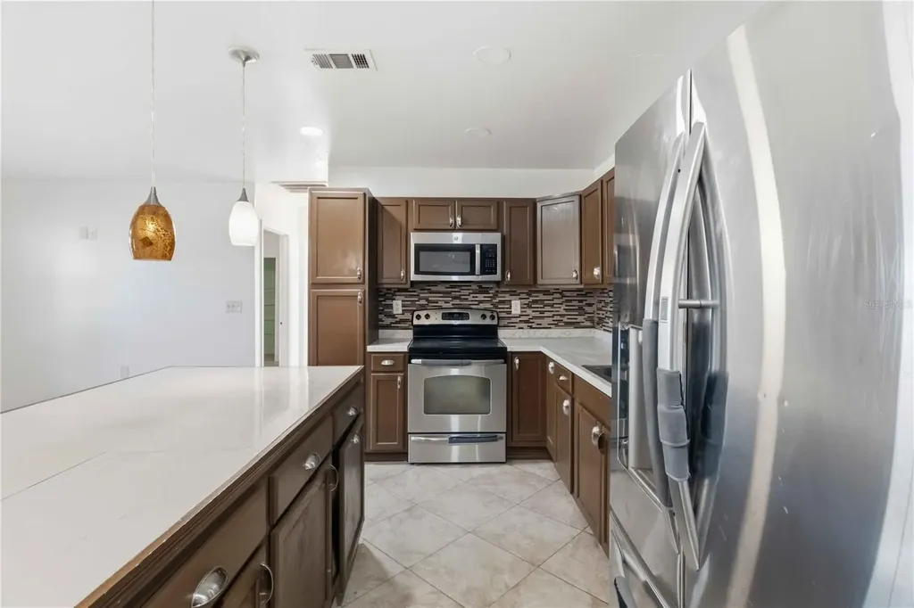38308 Collins Avenue Zephyrhills FL 33542