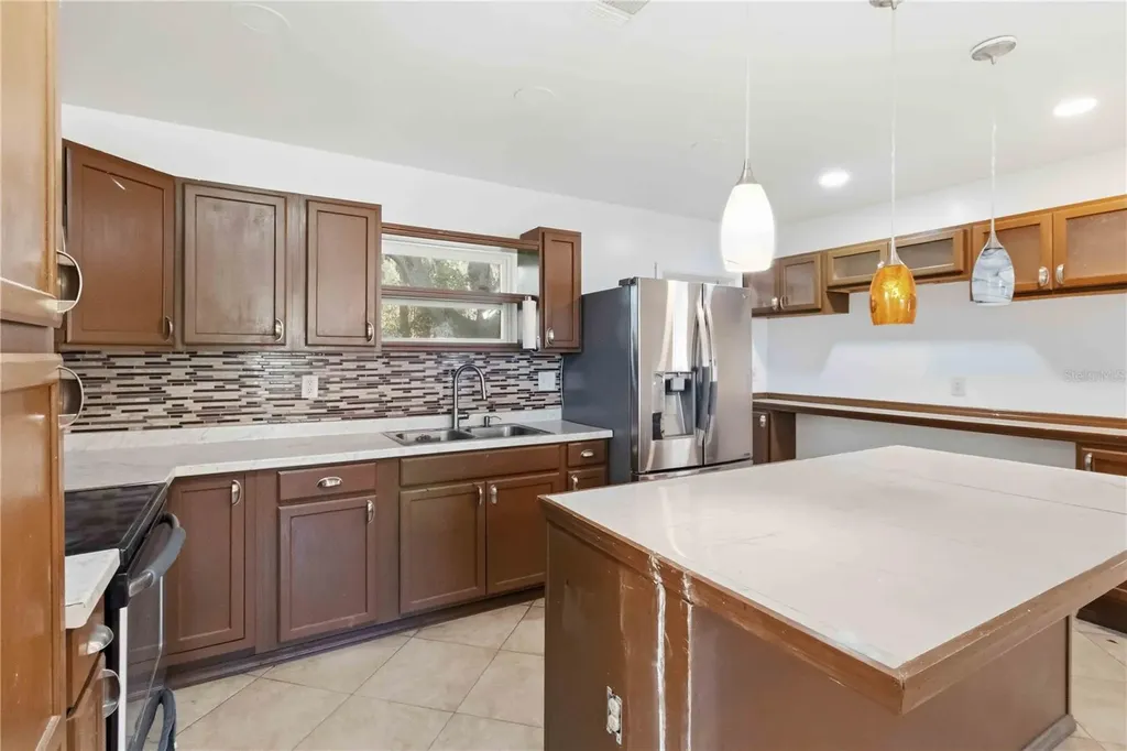 38308 Collins Avenue Zephyrhills FL 33542