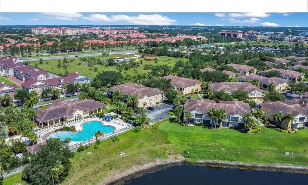2711 Oakwater Drive Kissimmee FL 34747