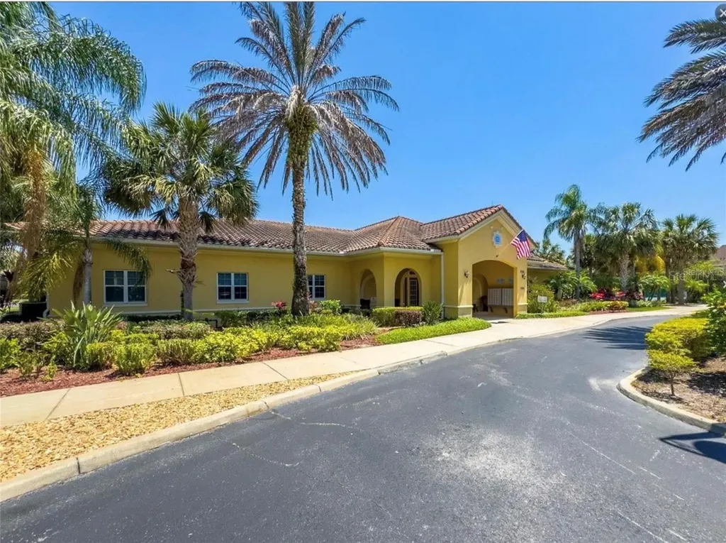 2711 Oakwater Drive Kissimmee FL 34747