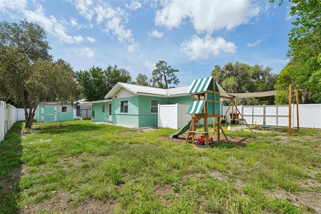 12385 SE 135th Court Ocklawaha FL 32179