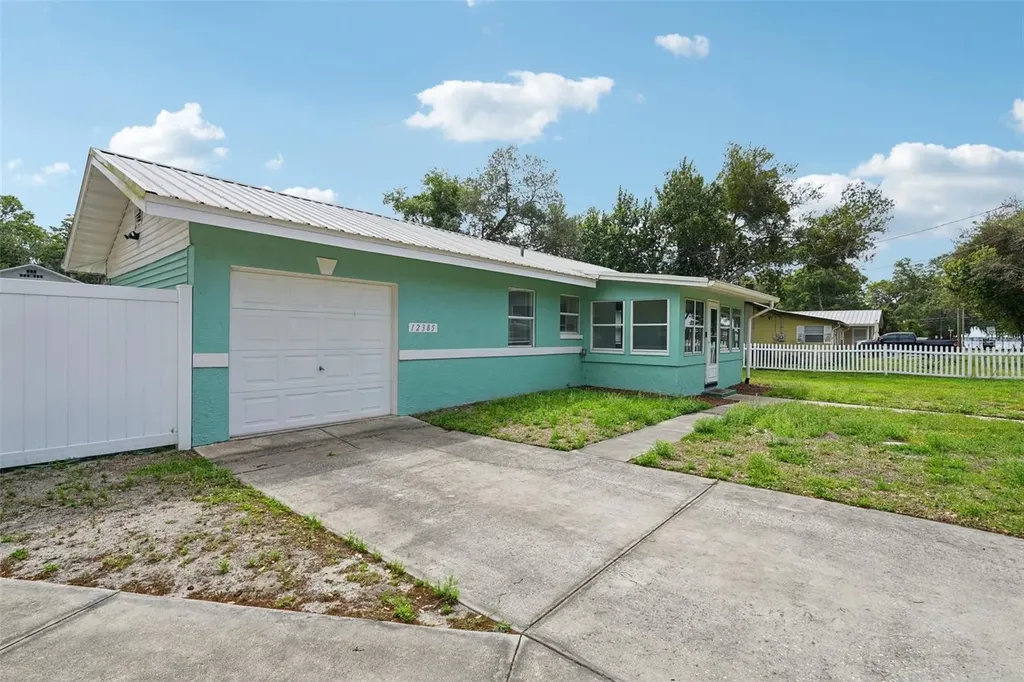 12385 SE 135th Court Ocklawaha FL 32179
