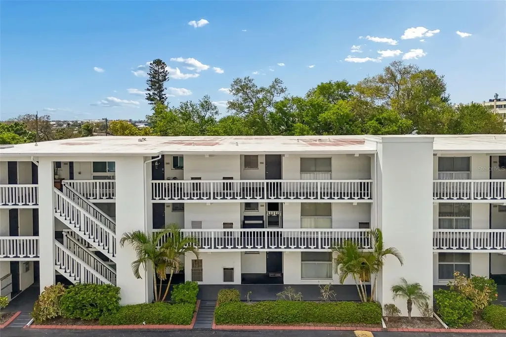 2944 W Bay Drive Belleair Bluffs FL 33770