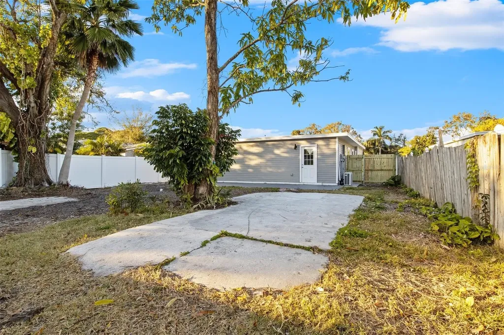 5318 9th Avenue St Petersburg FL 33710