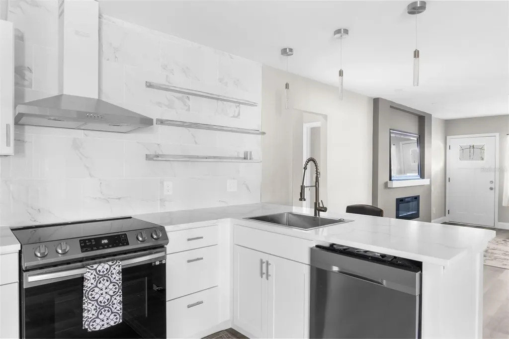 5318 9th Avenue St Petersburg FL 33710