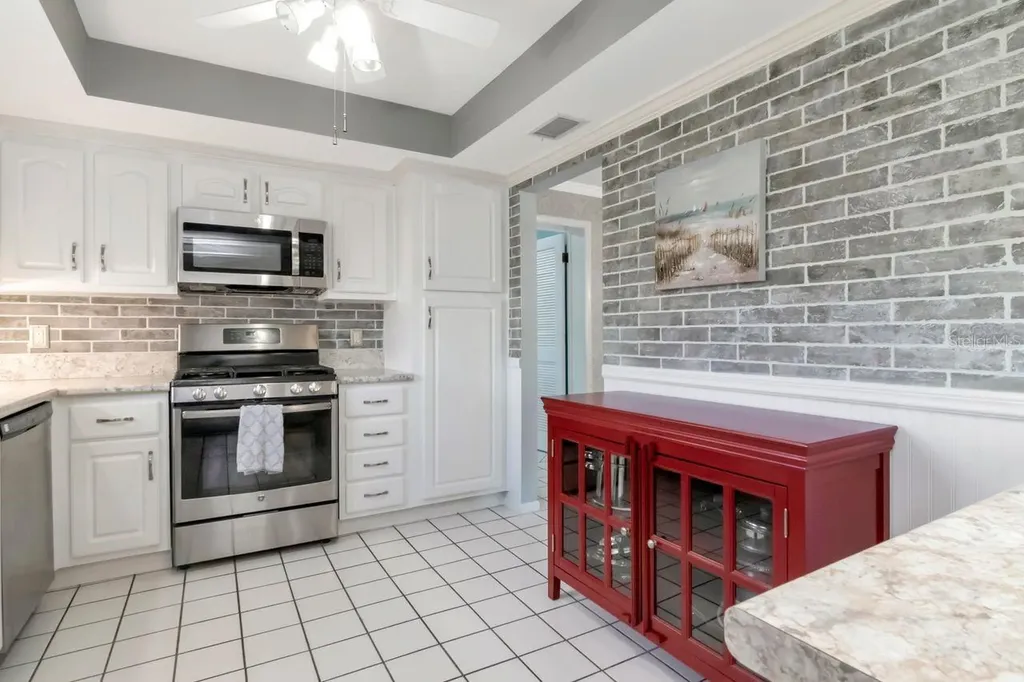 6070 80th Street N St Petersburg FL 33709