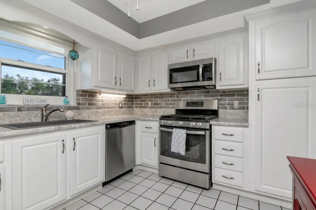 6070 80th Street N St Petersburg FL 33709