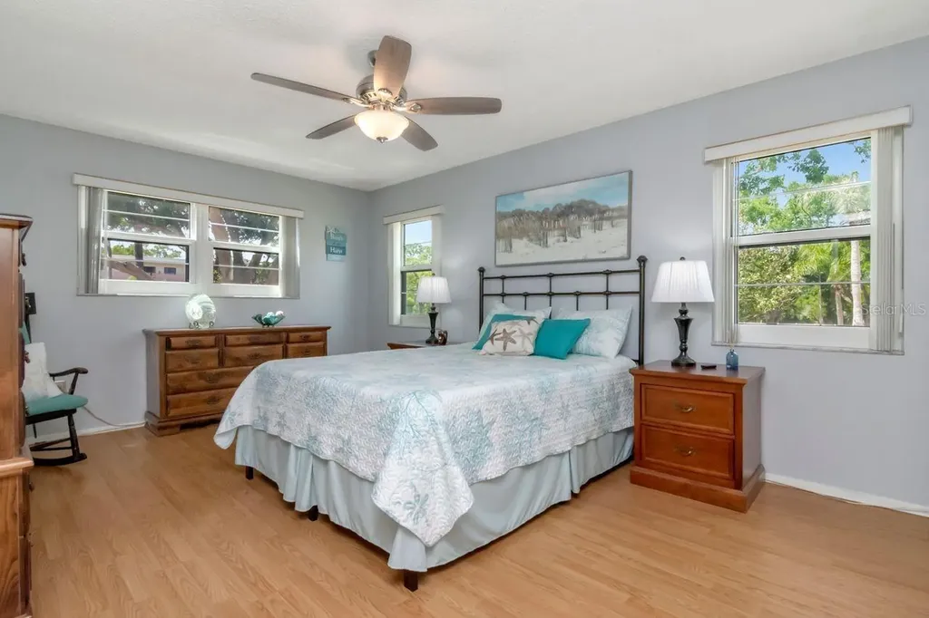 6070 80th Street N St Petersburg FL 33709