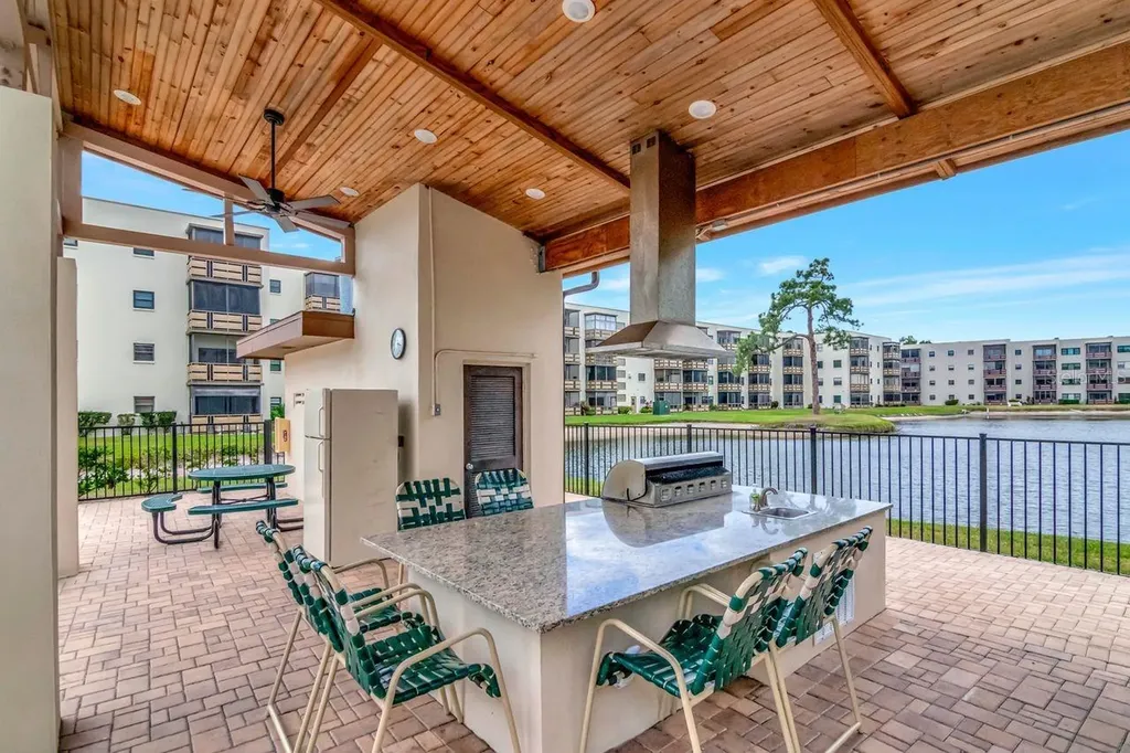 6070 80th Street N St Petersburg FL 33709
