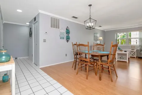 6070 80th Street N St Petersburg FL 33709