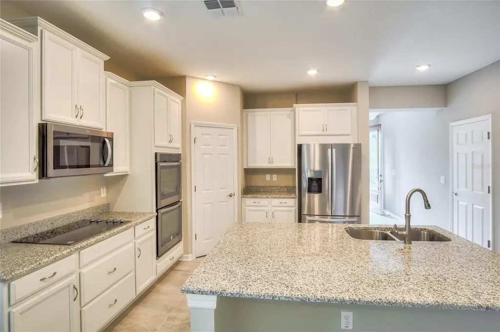 4923 Rolling Green Drive Wesley Chapel FL 33543