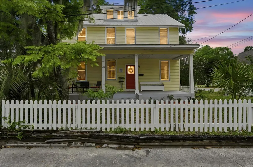 318 N Colonial Court Deland FL 32720