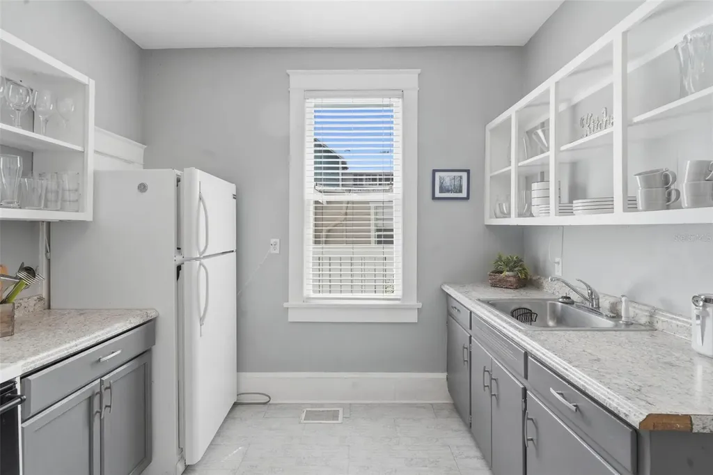 318 N Colonial Court Deland FL 32720
